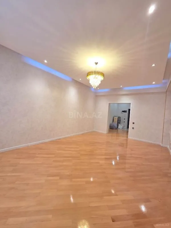 Satılır 3 otaqlı mənzil 134 m²