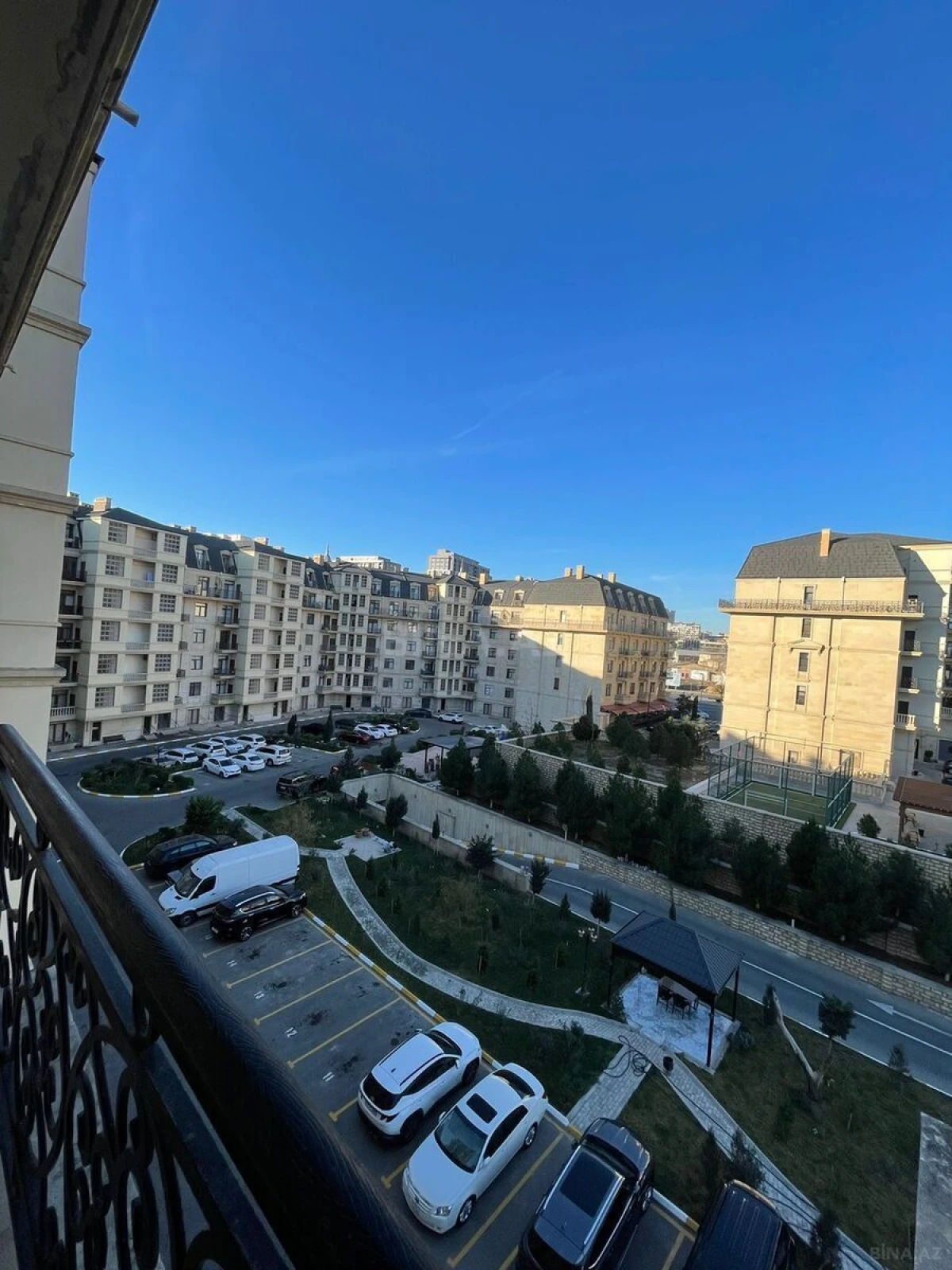 Kirayə verilir 2 otaqlı mənzil 85 m²