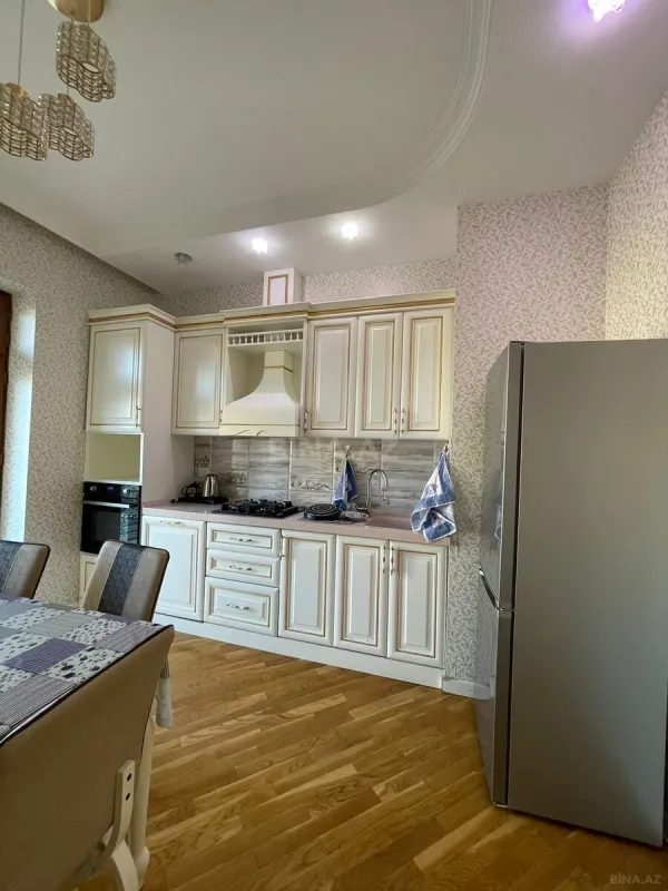 Kirayə verilir 2 otaqlı mənzil 85 m²