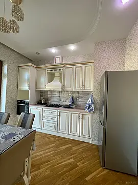 Kirayə verilir 2 otaqlı mənzil 85 m²