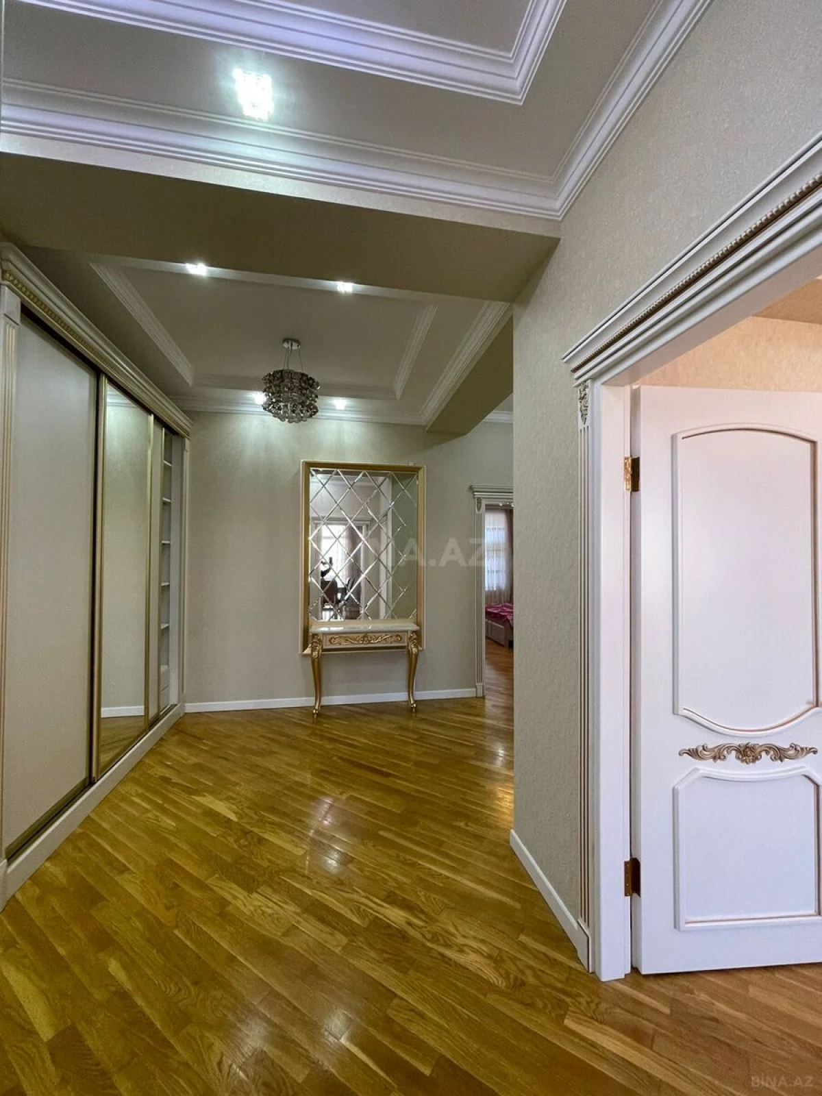 Kirayə verilir 2 otaqlı mənzil 85 m²