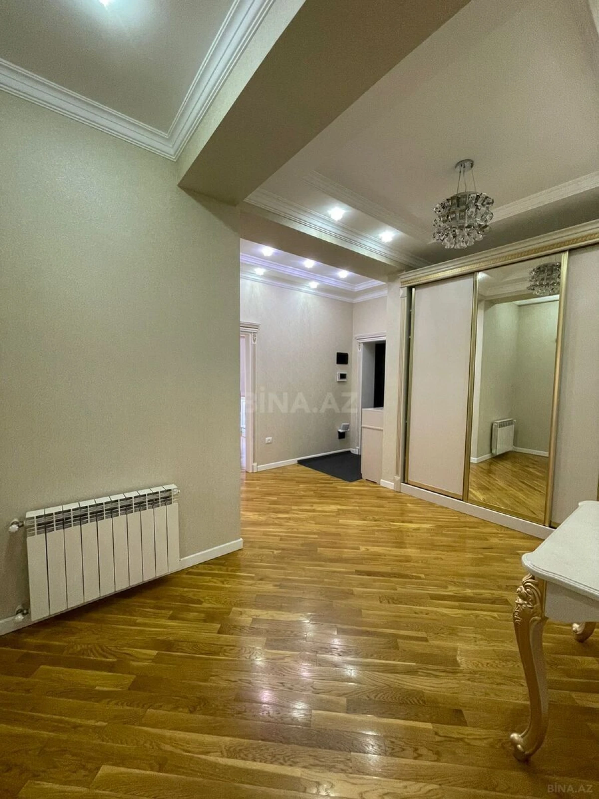 Kirayə verilir 2 otaqlı mənzil 85 m²