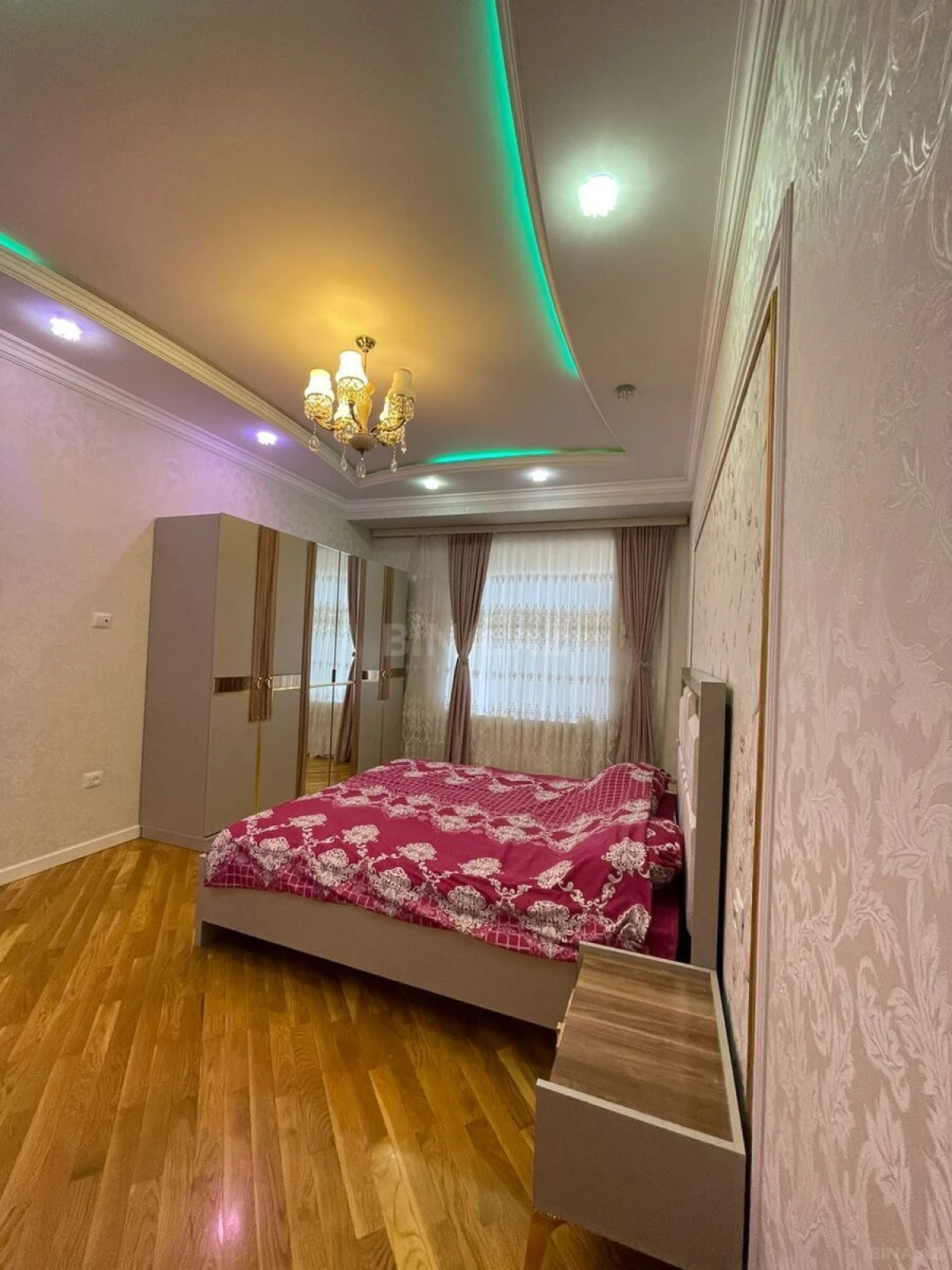 Kirayə verilir 2 otaqlı mənzil 85 m²