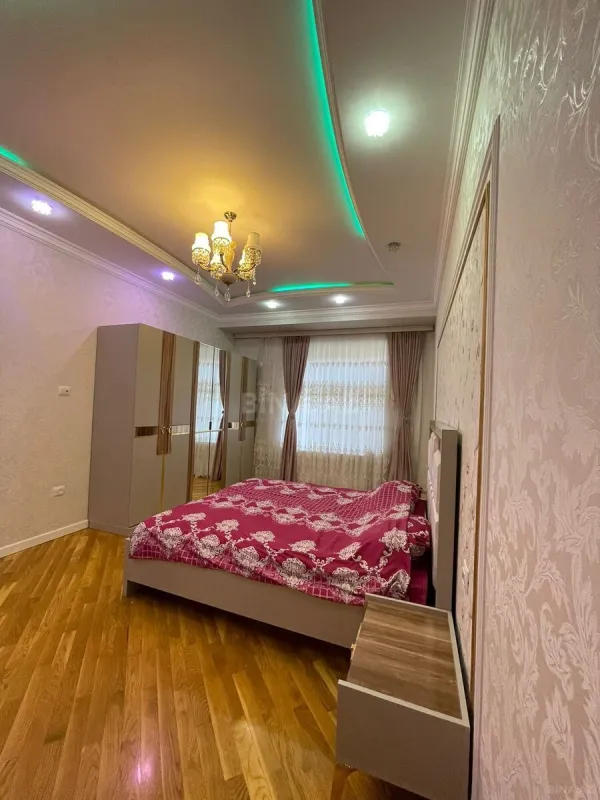 Kirayə verilir 2 otaqlı mənzil 85 m²