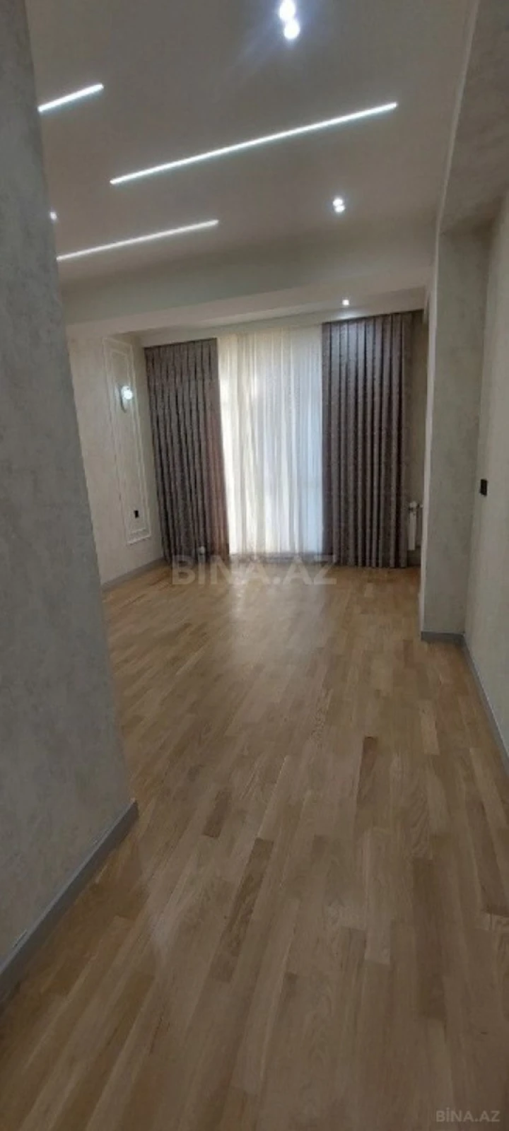 Satılır 4 otaqlı mənzil 193 m²