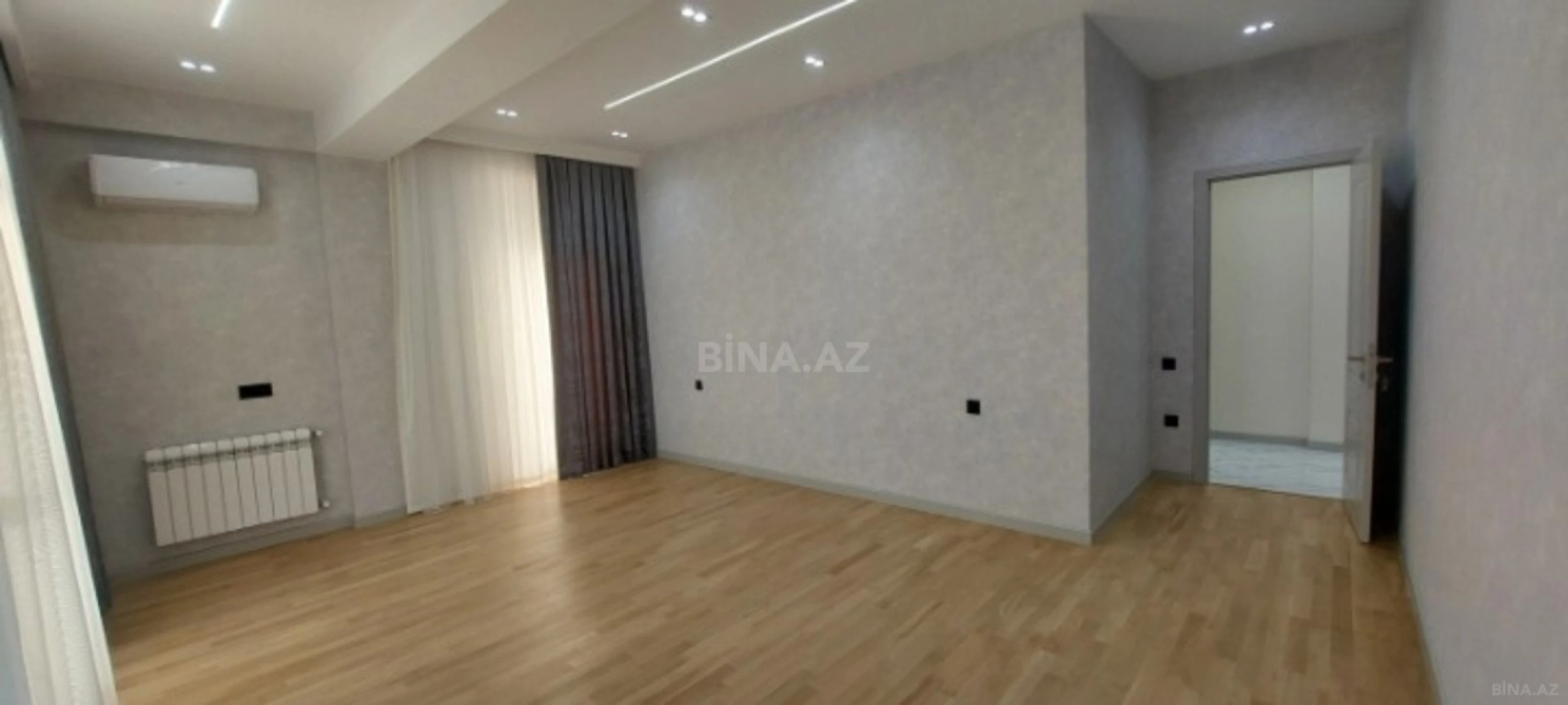 Satılır 4 otaqlı mənzil 193 m²