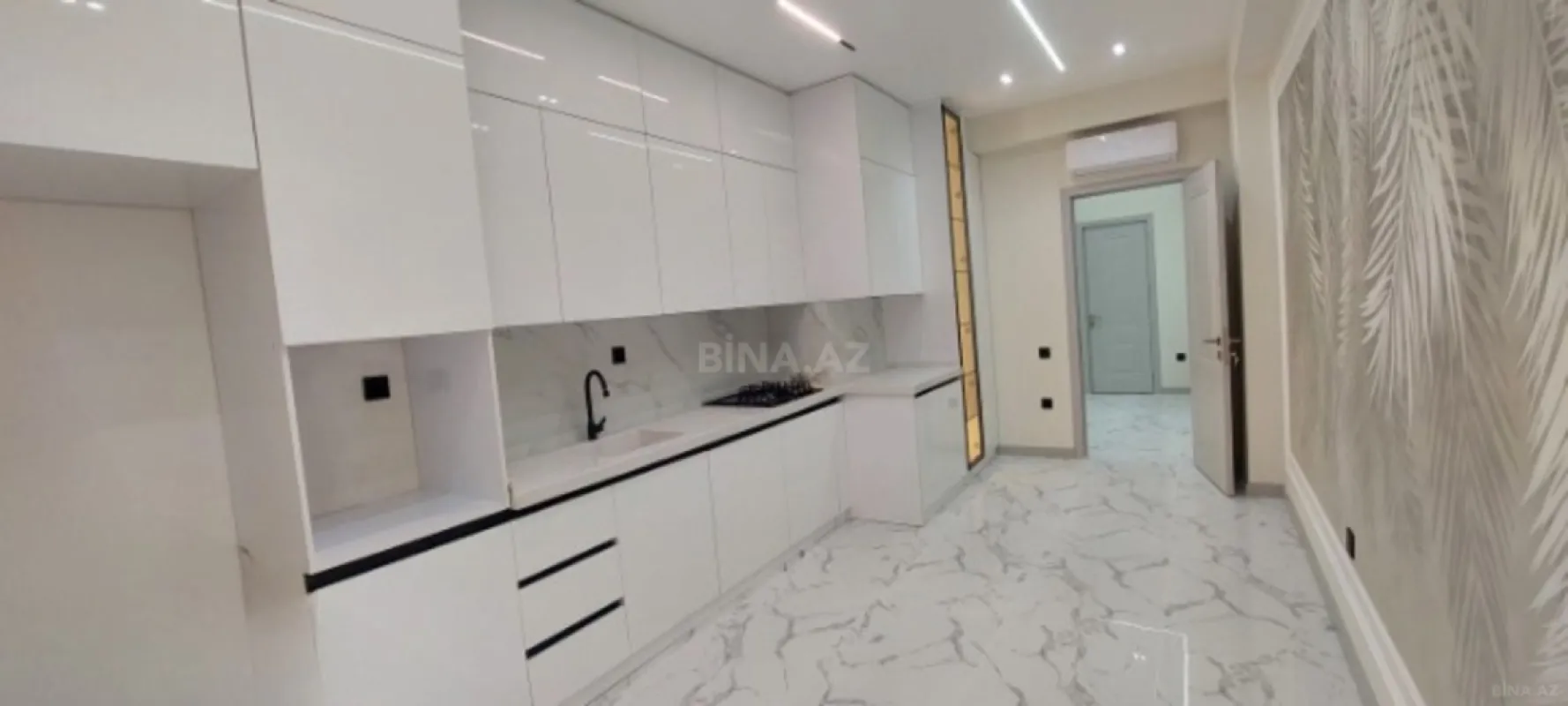 Satılır 4 otaqlı mənzil 193 m²