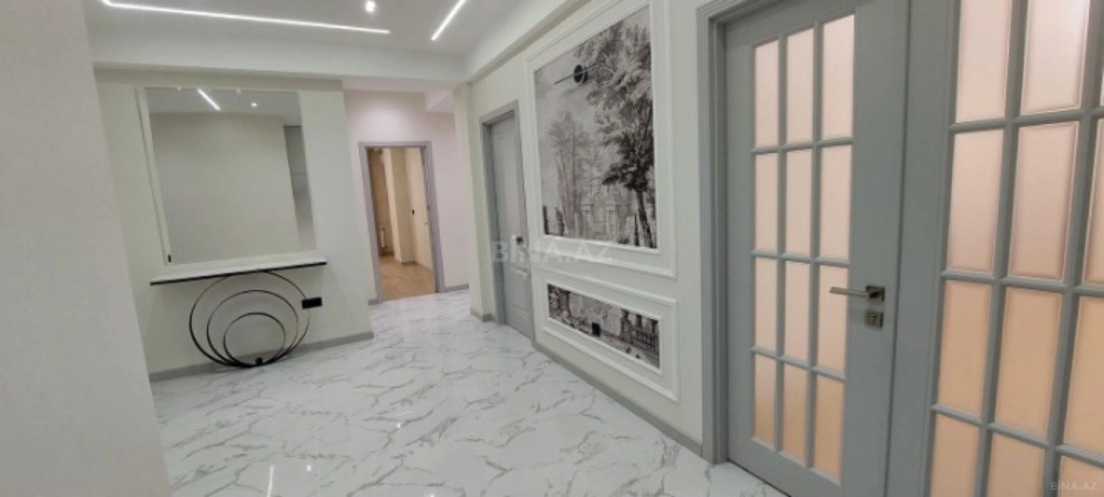 Satılır 4 otaqlı mənzil 193 m²