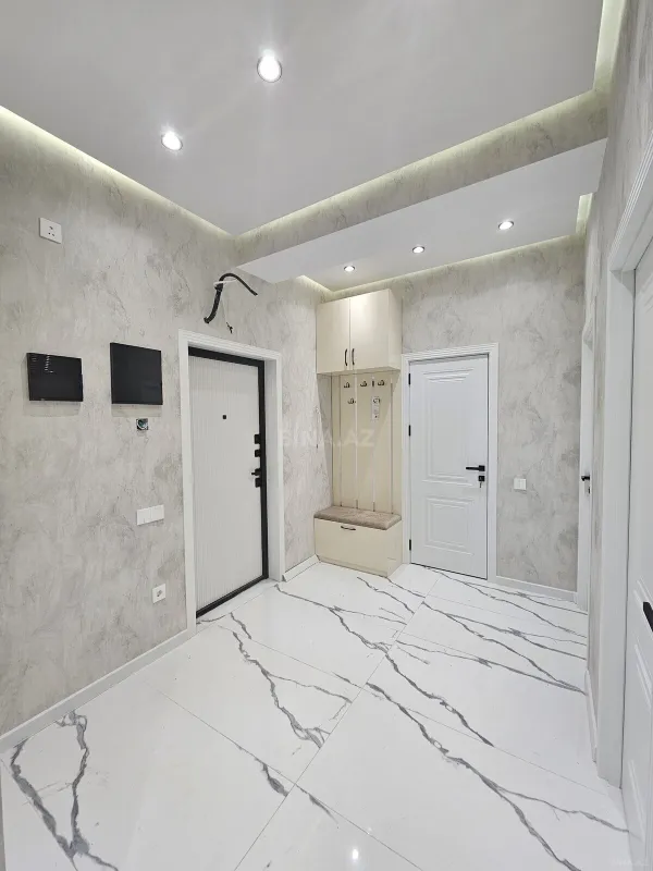 Satılır 2 otaqlı mənzil 77 m²