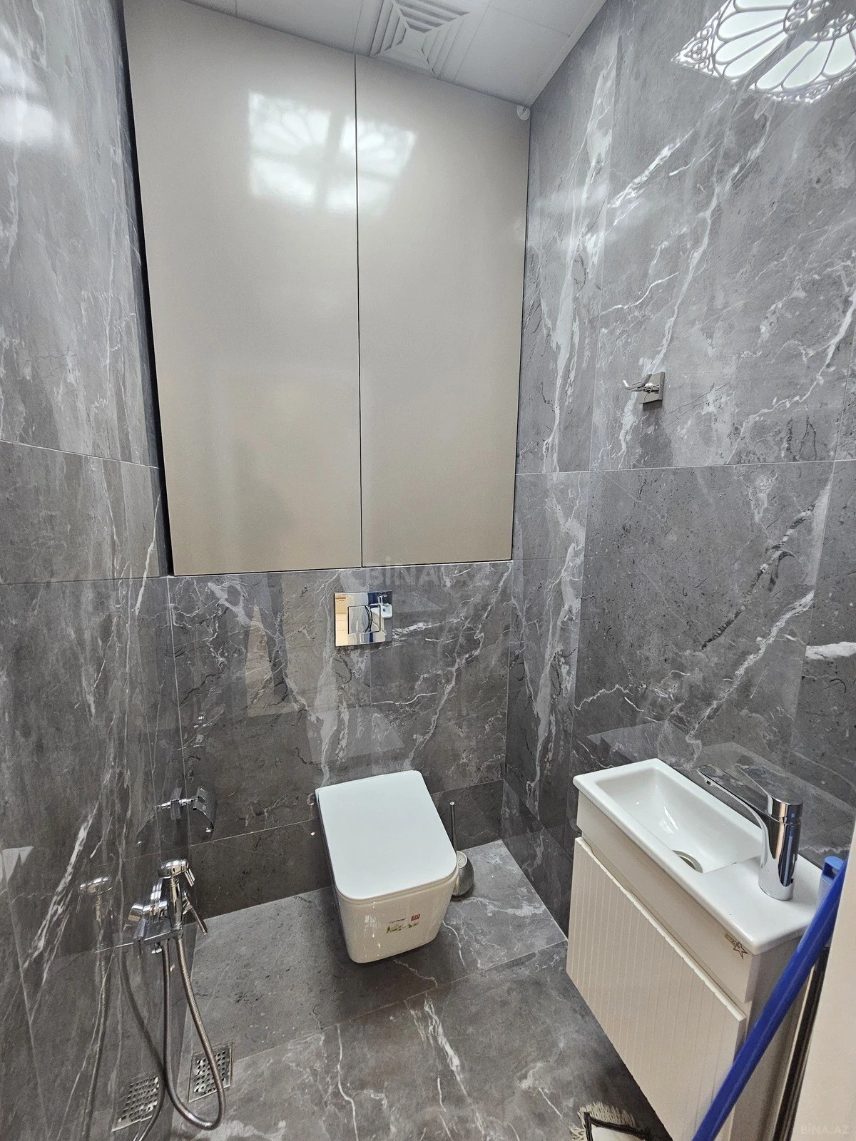 Satılır 2 otaqlı mənzil 77 m²