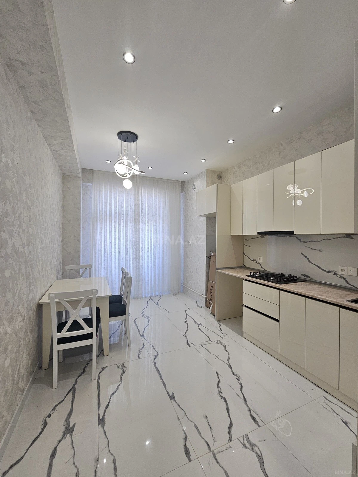 Satılır 2 otaqlı mənzil 77 m²