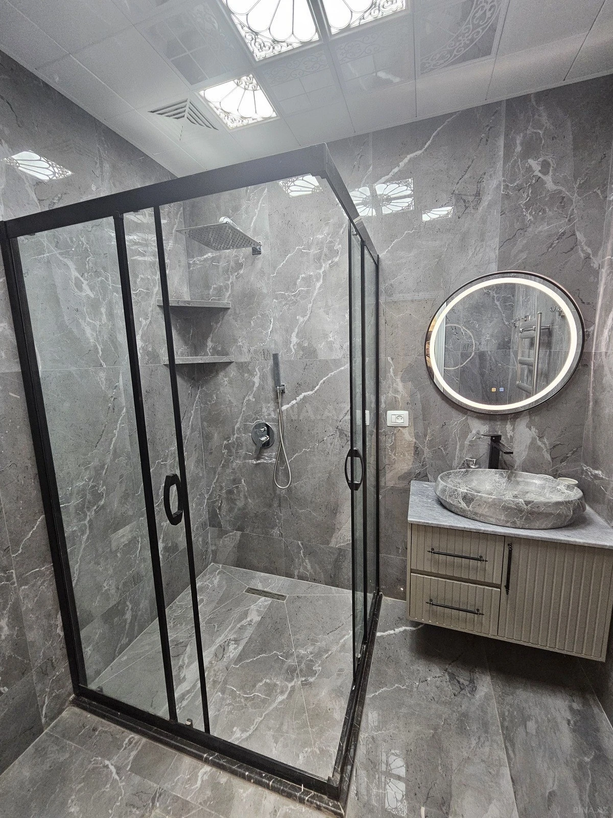 Satılır 2 otaqlı mənzil 77 m²