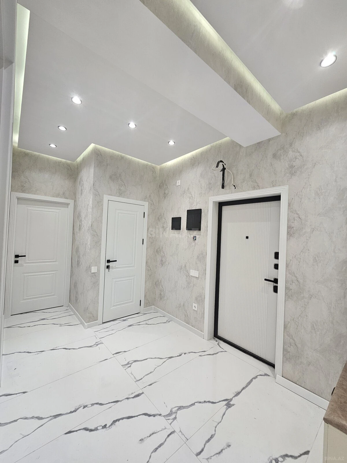 Satılır 2 otaqlı mənzil 77 m²
