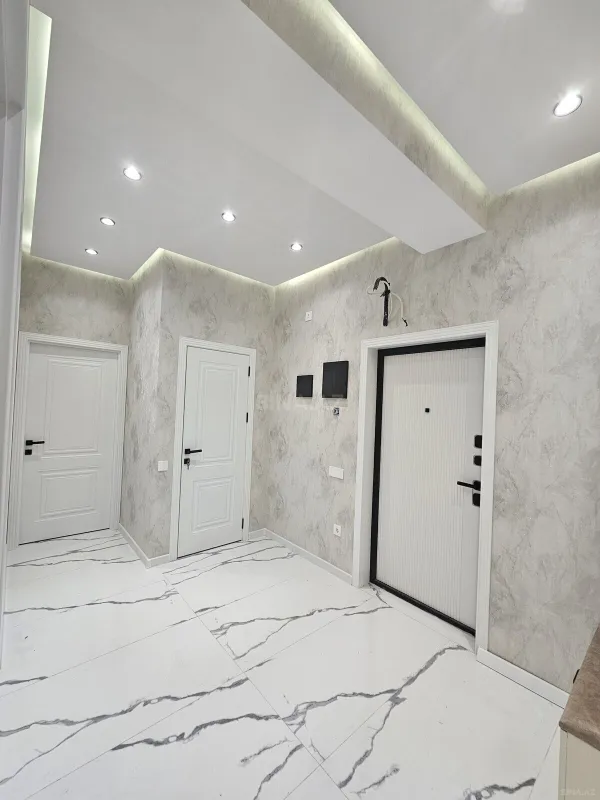Satılır 2 otaqlı mənzil 77 m²