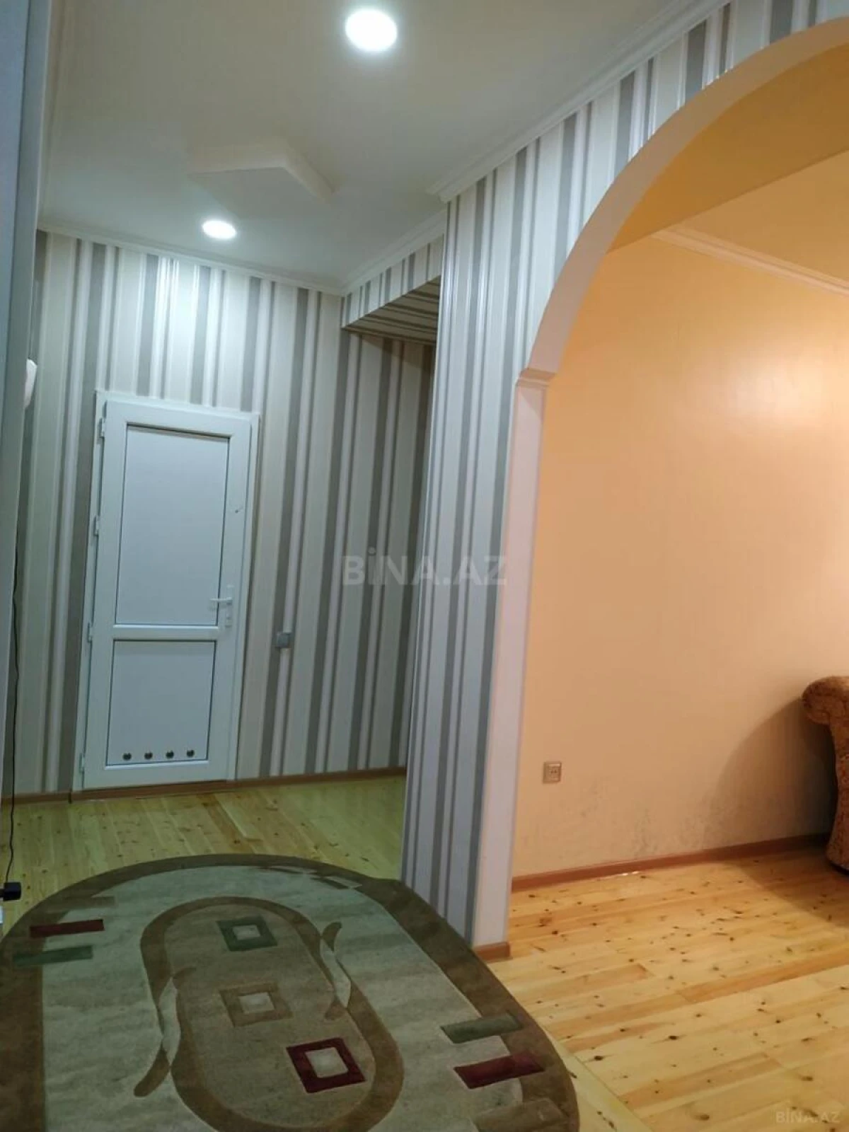 Kirayə verilir 2 otaqlı mənzil 70 m²