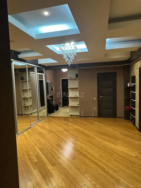 Satılır 3 otaqlı mənzil 170 m²