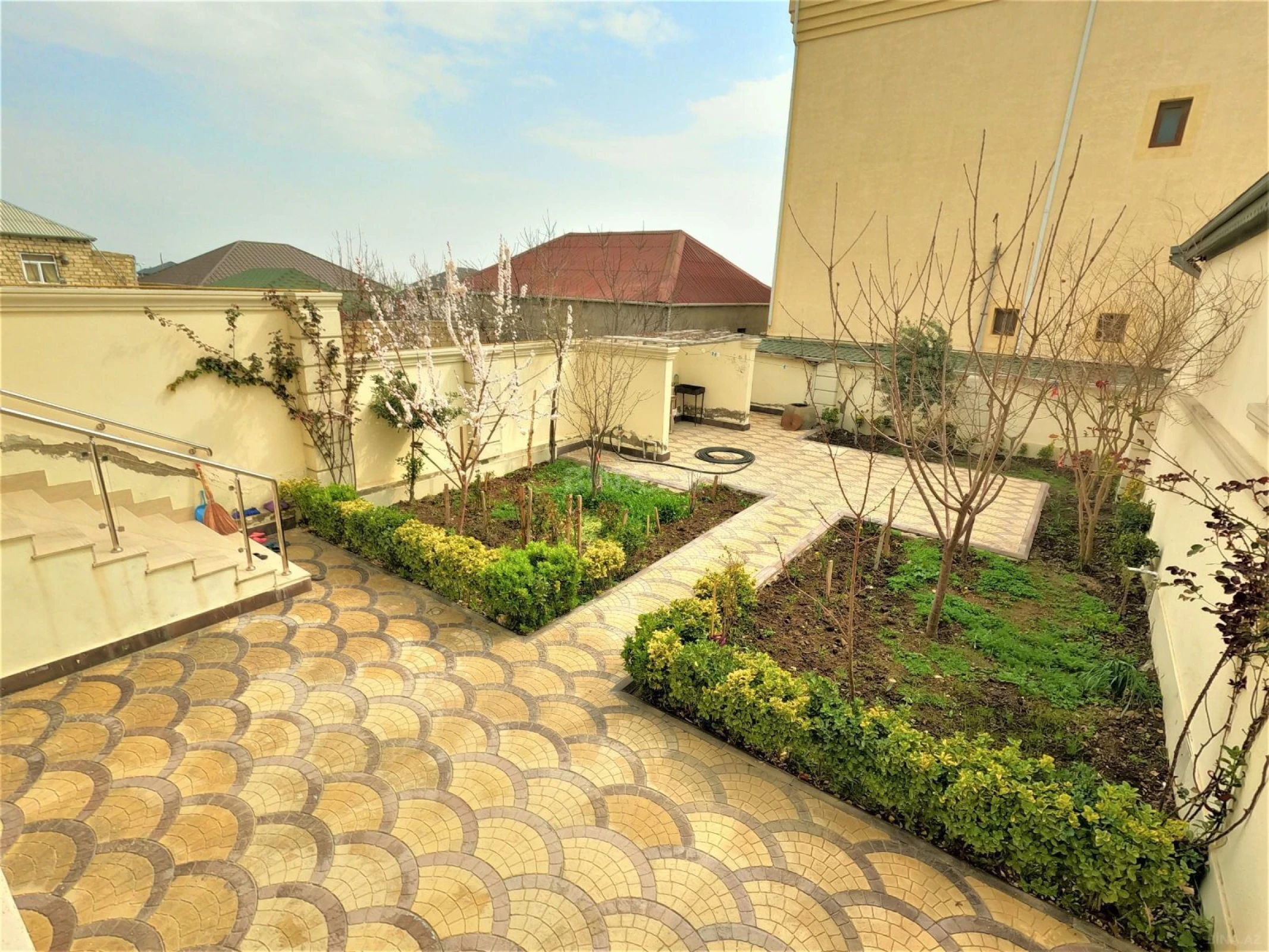 Satılır 6 otaqlı həyət evi 150 m²