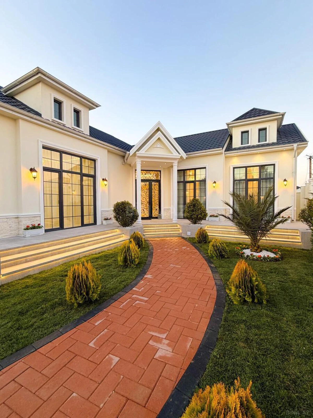 Satılır 4 otaqlı həyət evi 208 m²