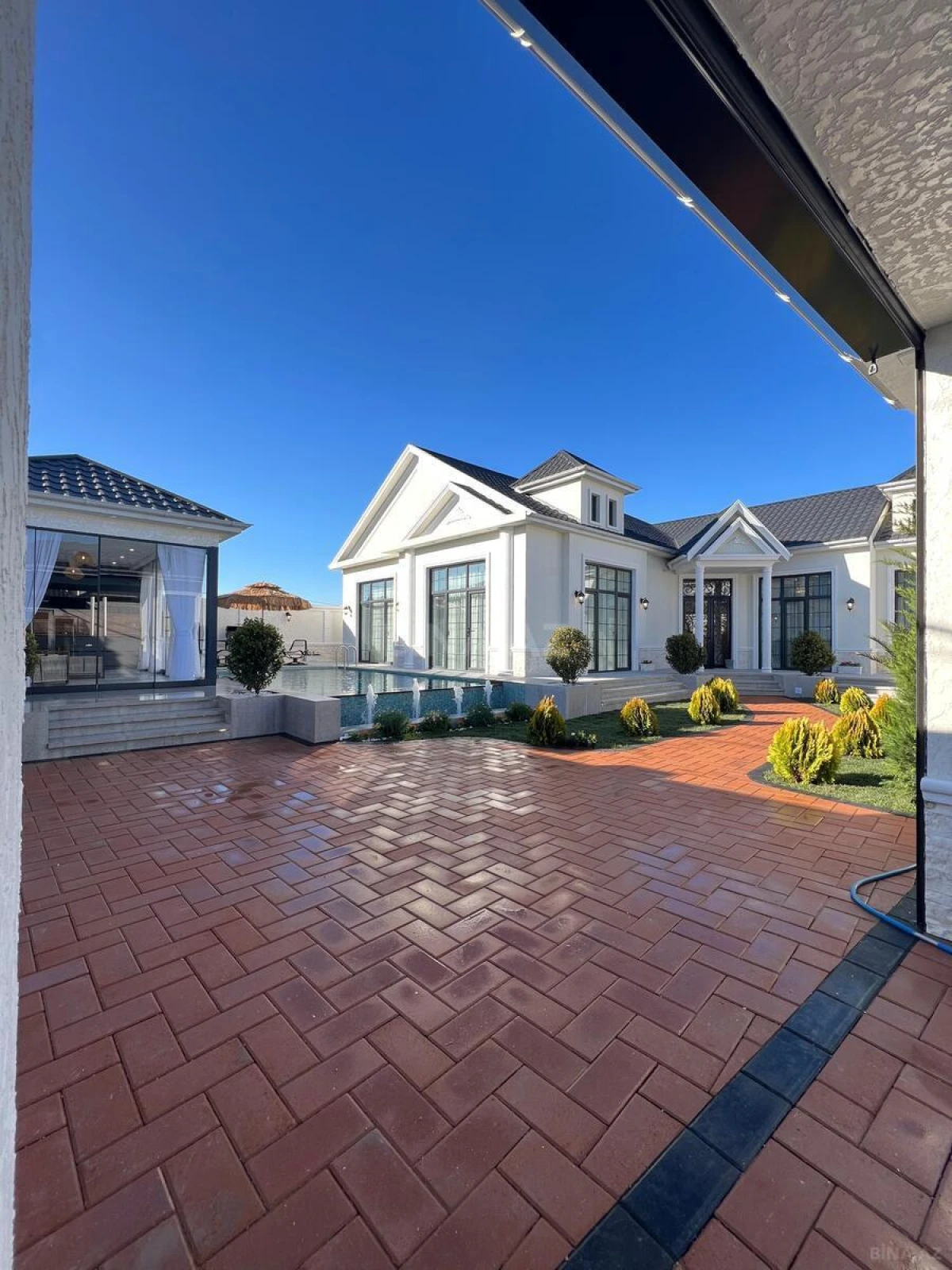 Satılır 4 otaqlı həyət evi 208 m²