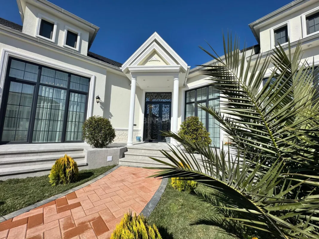 Satılır 4 otaqlı həyət evi 208 m²