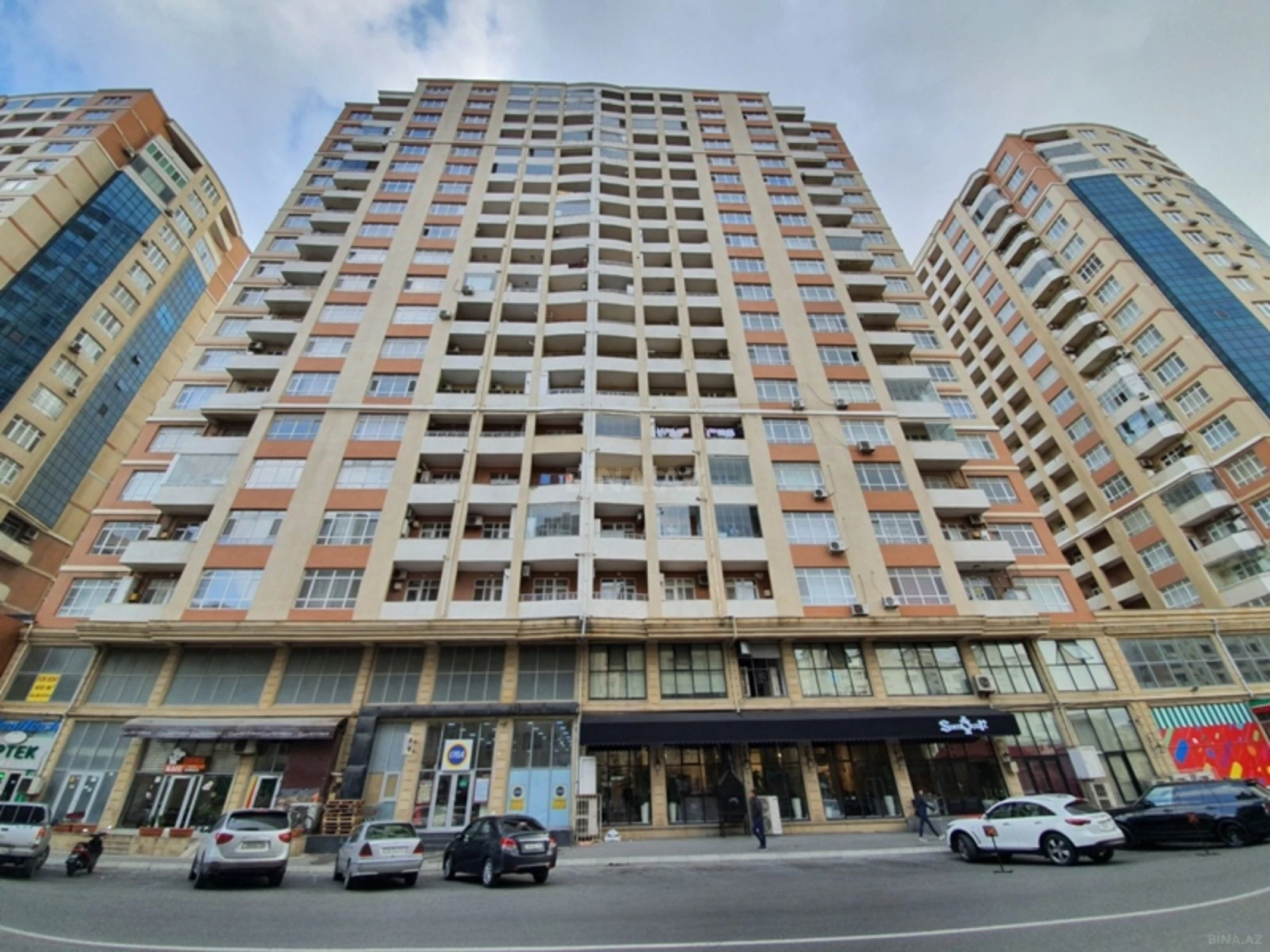 Satılır 3 otaqlı mənzil 128 m²