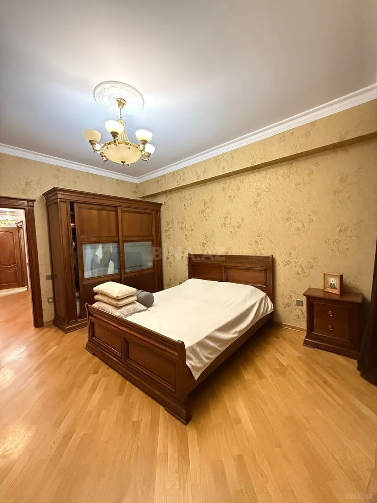 Satılır 2 otaqlı mənzil 110 m²