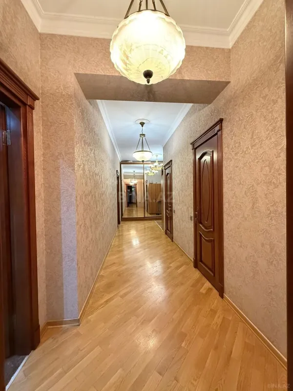 Satılır 2 otaqlı mənzil 110 m²
