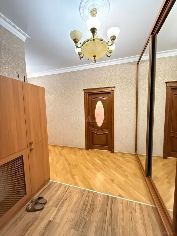 Satılır 2 otaqlı mənzil 110 m²