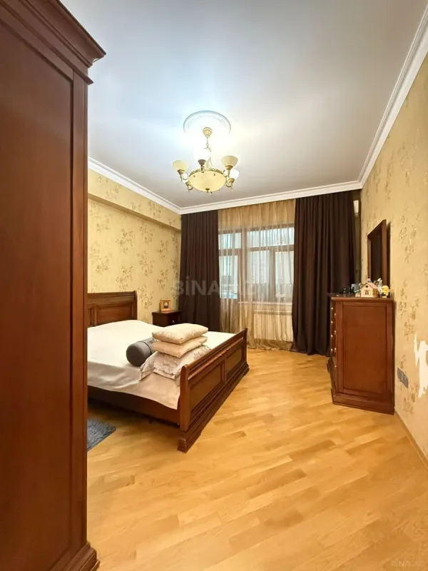 Satılır 2 otaqlı mənzil 110 m²