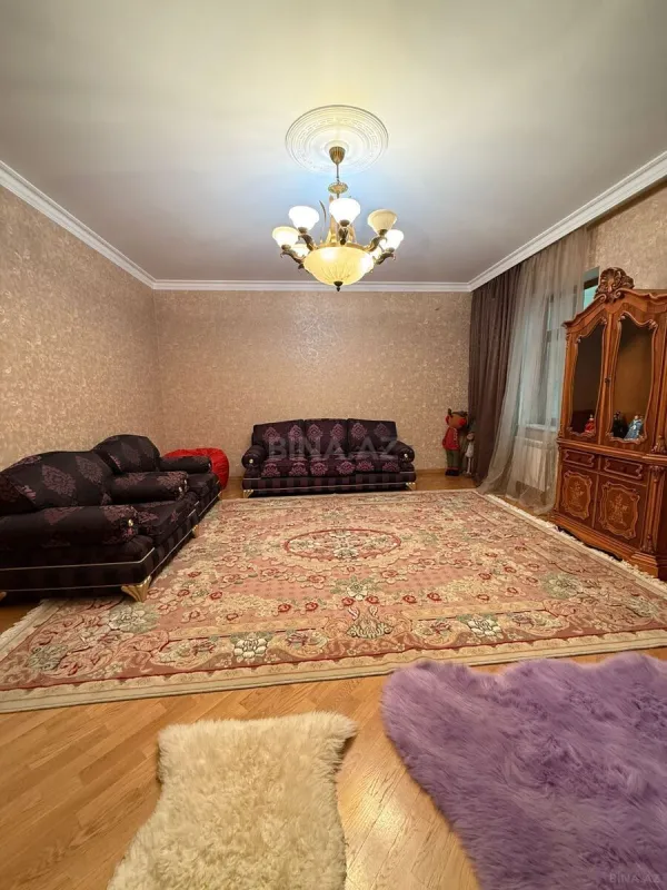 Satılır 2 otaqlı mənzil 110 m²