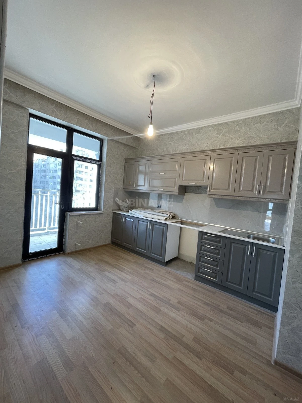 Satılır 3 otaqlı mənzil 111 m²