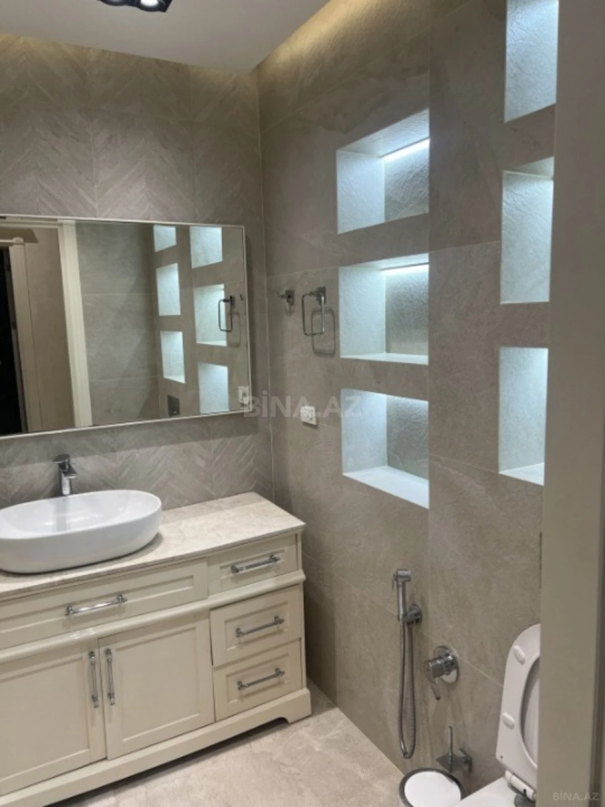 Satılır 3 otaqlı mənzil 110 m²