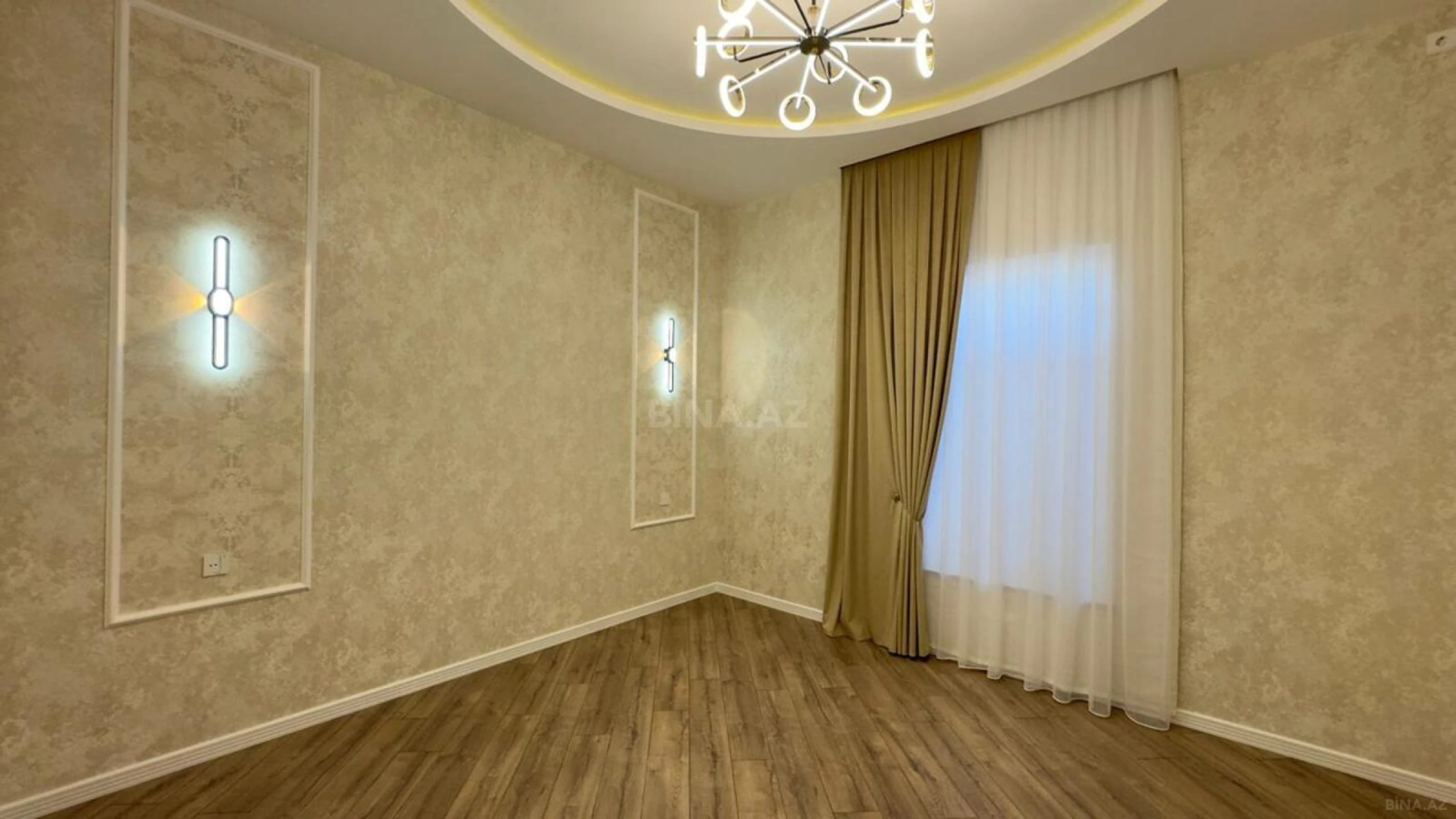 Satılır 5 otaqlı həyət evi 240 m²