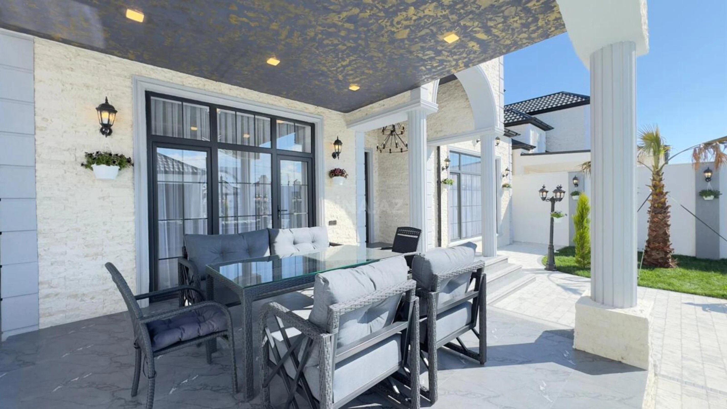 Satılır 5 otaqlı həyət evi 240 m²