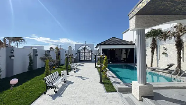 Satılır 5 otaqlı həyət evi 240 m²