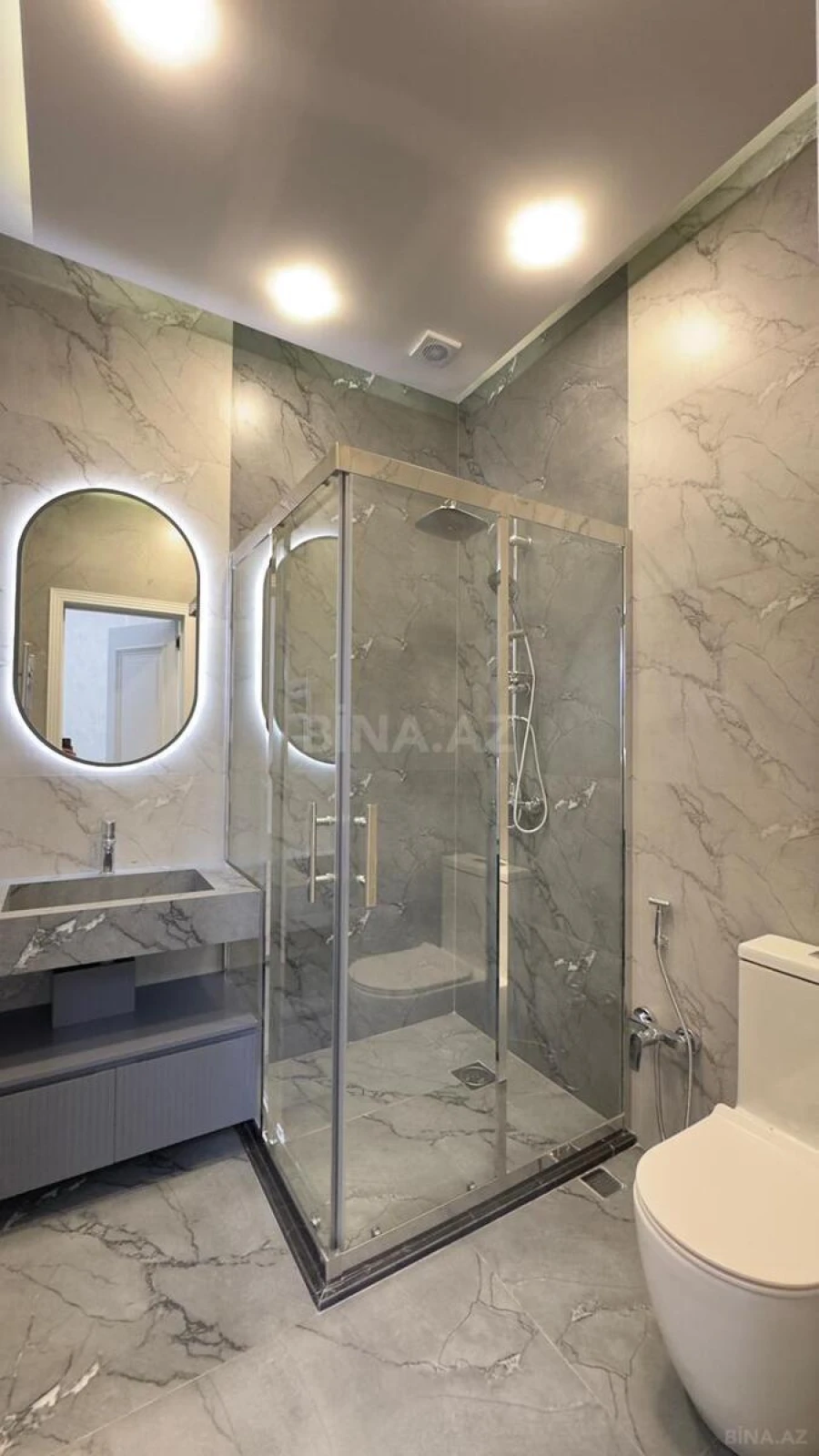 Satılır 5 otaqlı həyət evi 240 m²