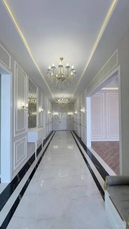 Satılır 5 otaqlı həyət evi 240 m²