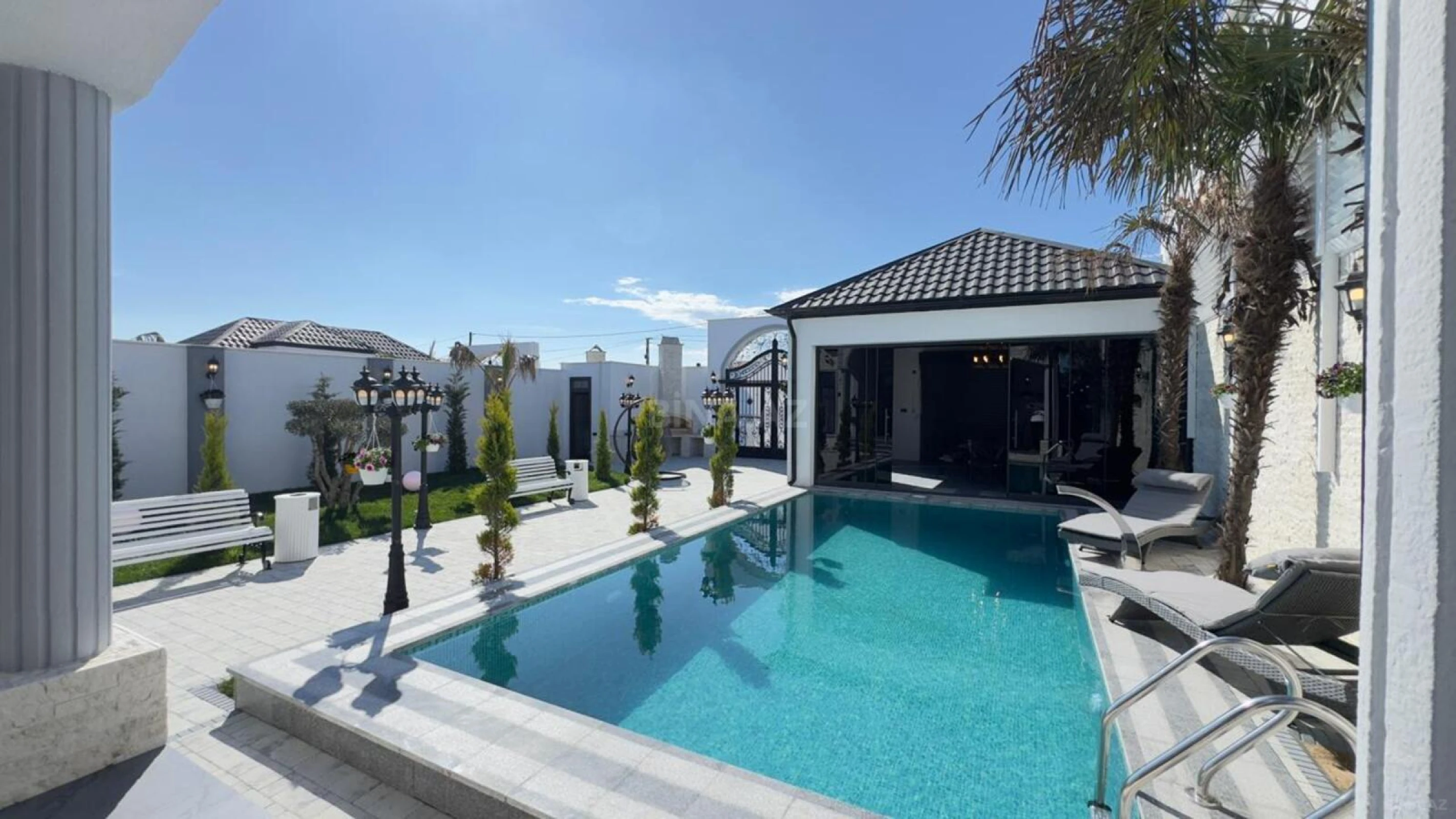 Satılır 5 otaqlı həyət evi 240 m²