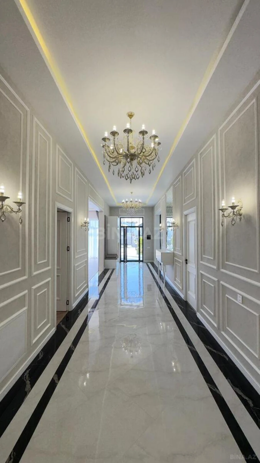 Satılır 5 otaqlı həyət evi 240 m²