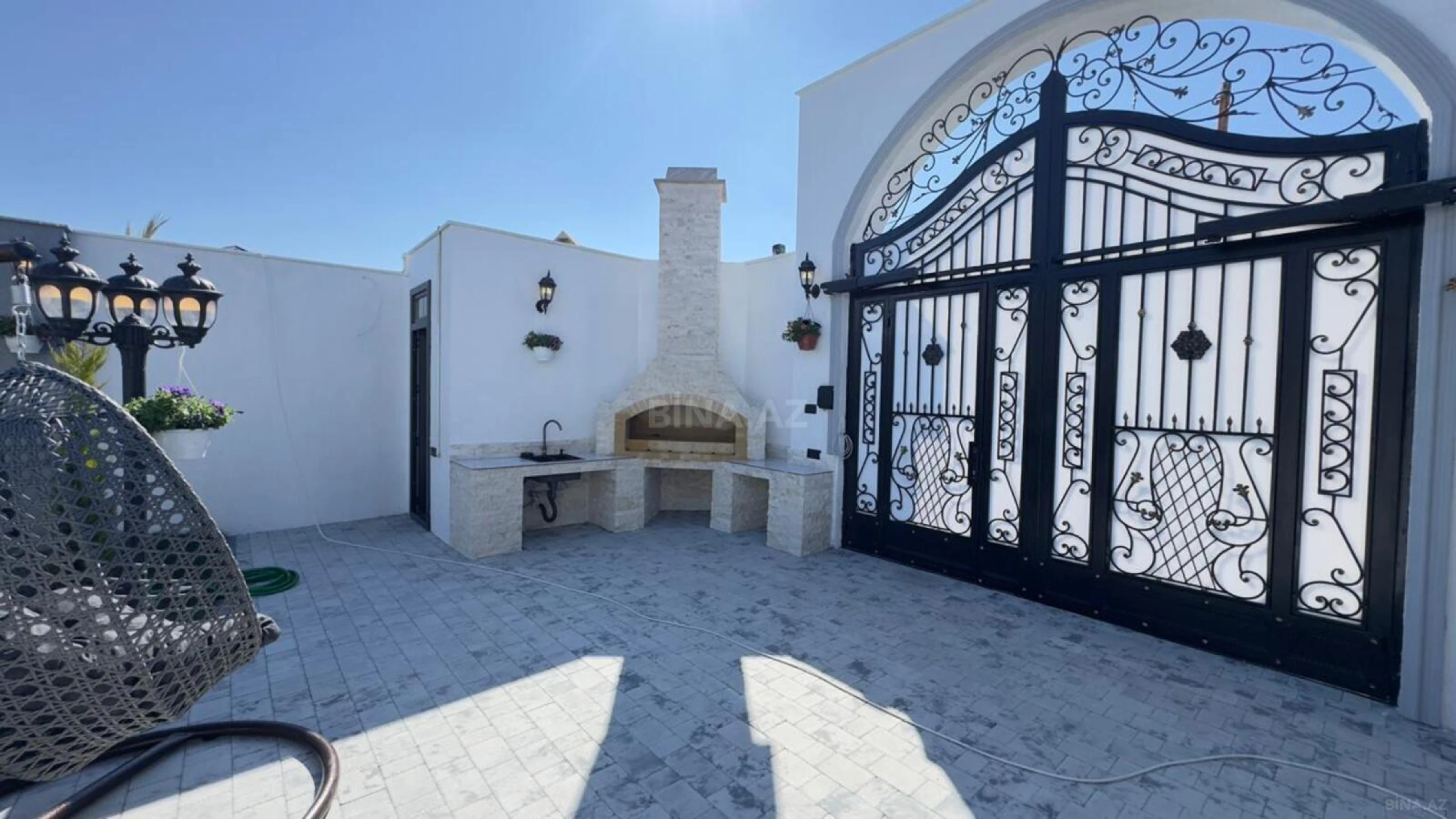 Satılır 5 otaqlı həyət evi 240 m²