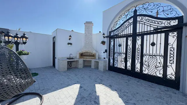 Satılır 5 otaqlı həyət evi 240 m²