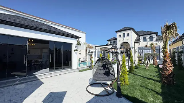 Satılır 5 otaqlı həyət evi 240 m²