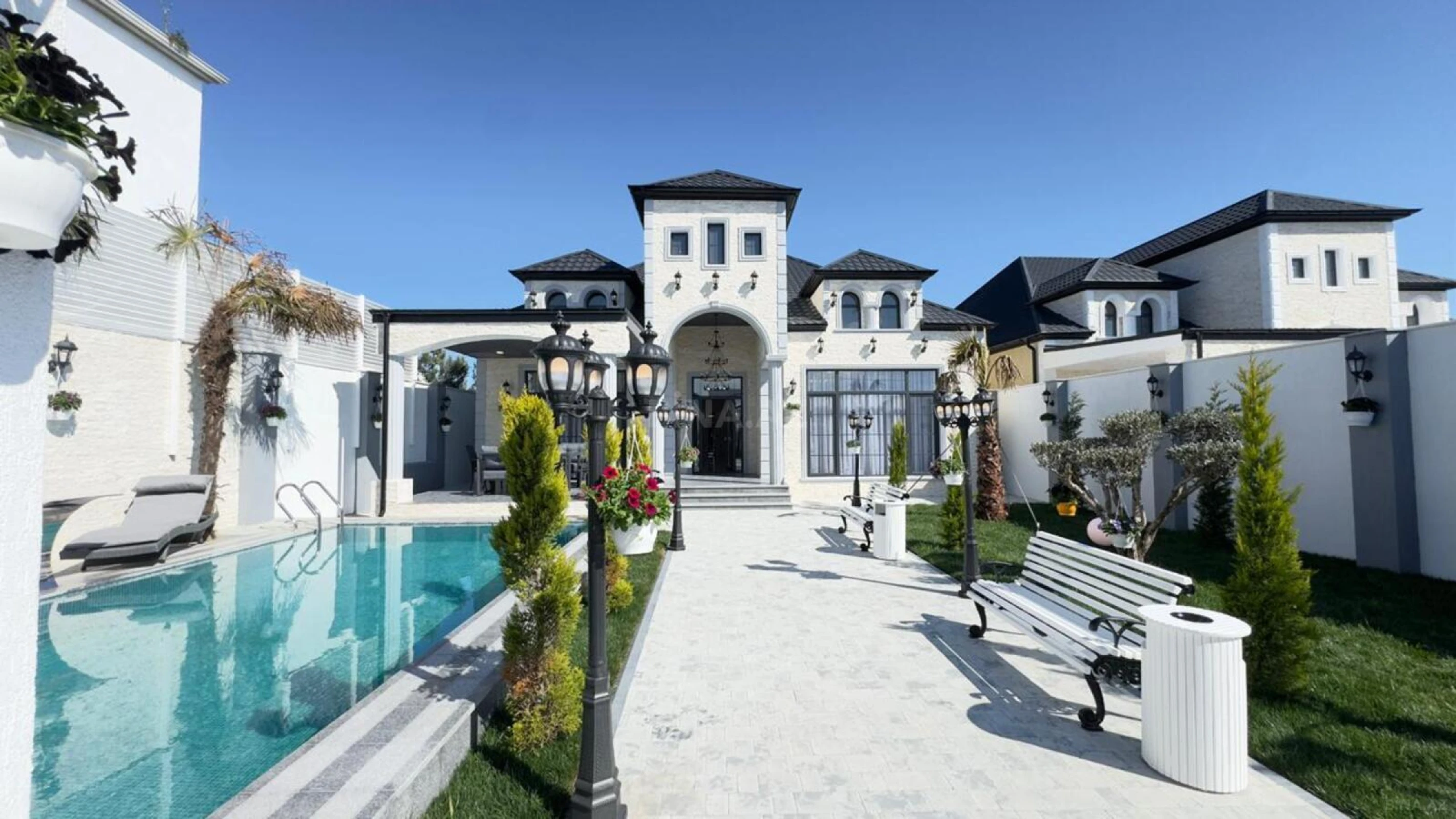 Satılır 5 otaqlı həyət evi 240 m²