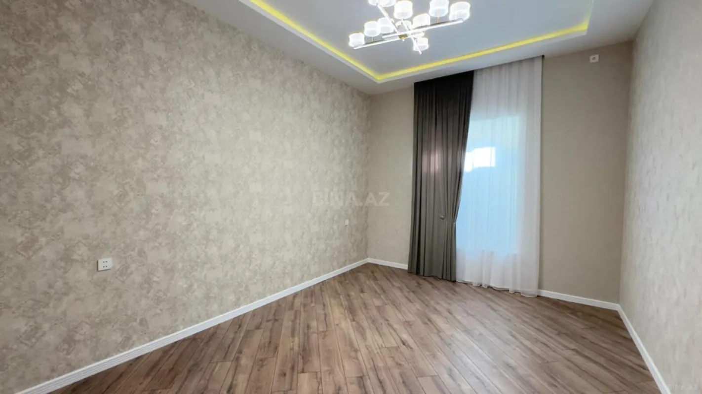 Satılır 5 otaqlı həyət evi 240 m²