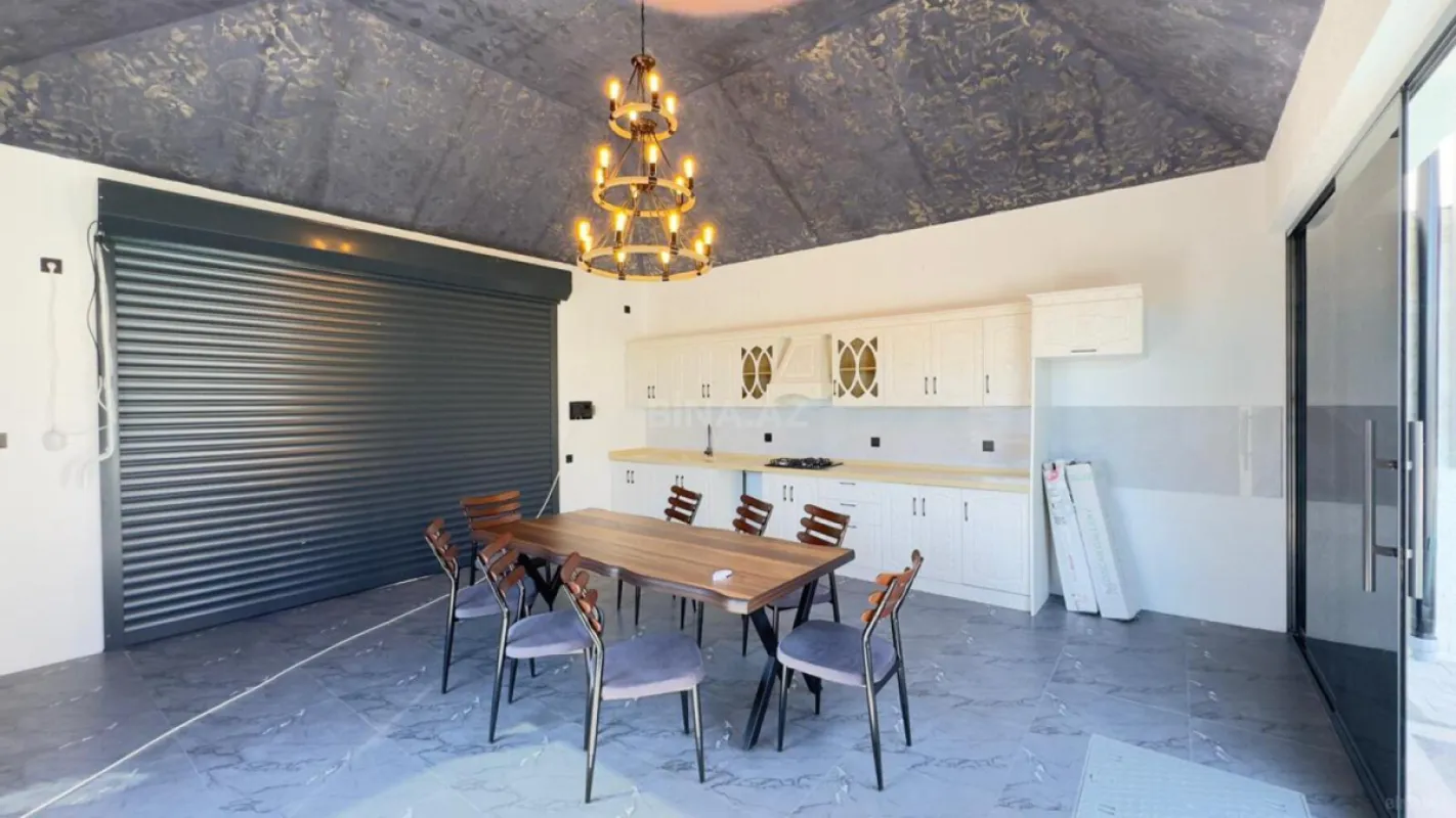 Satılır 5 otaqlı həyət evi 240 m²