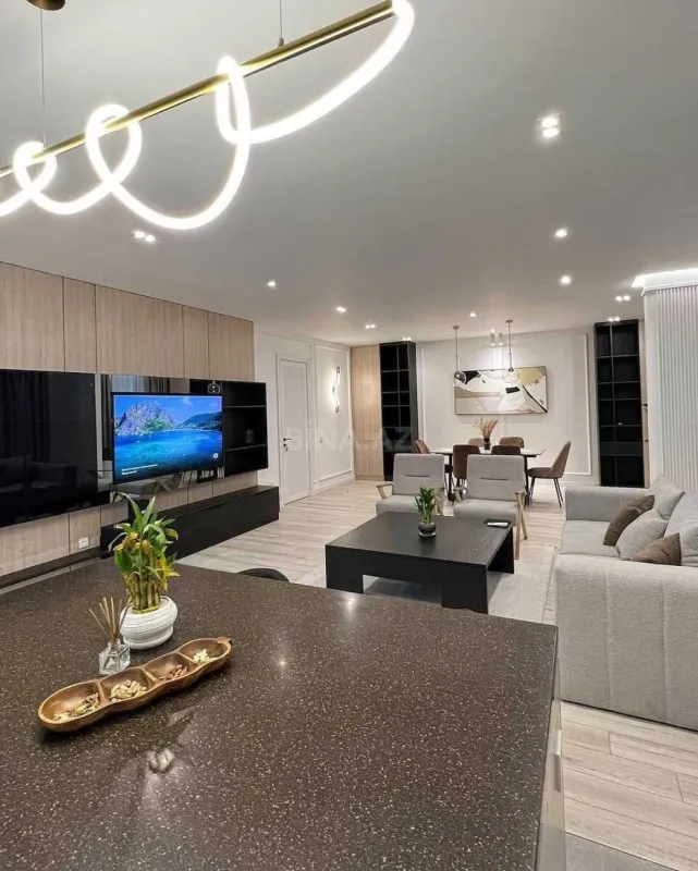 Kirayə verilir 2 otaqlı mənzil 88 m²