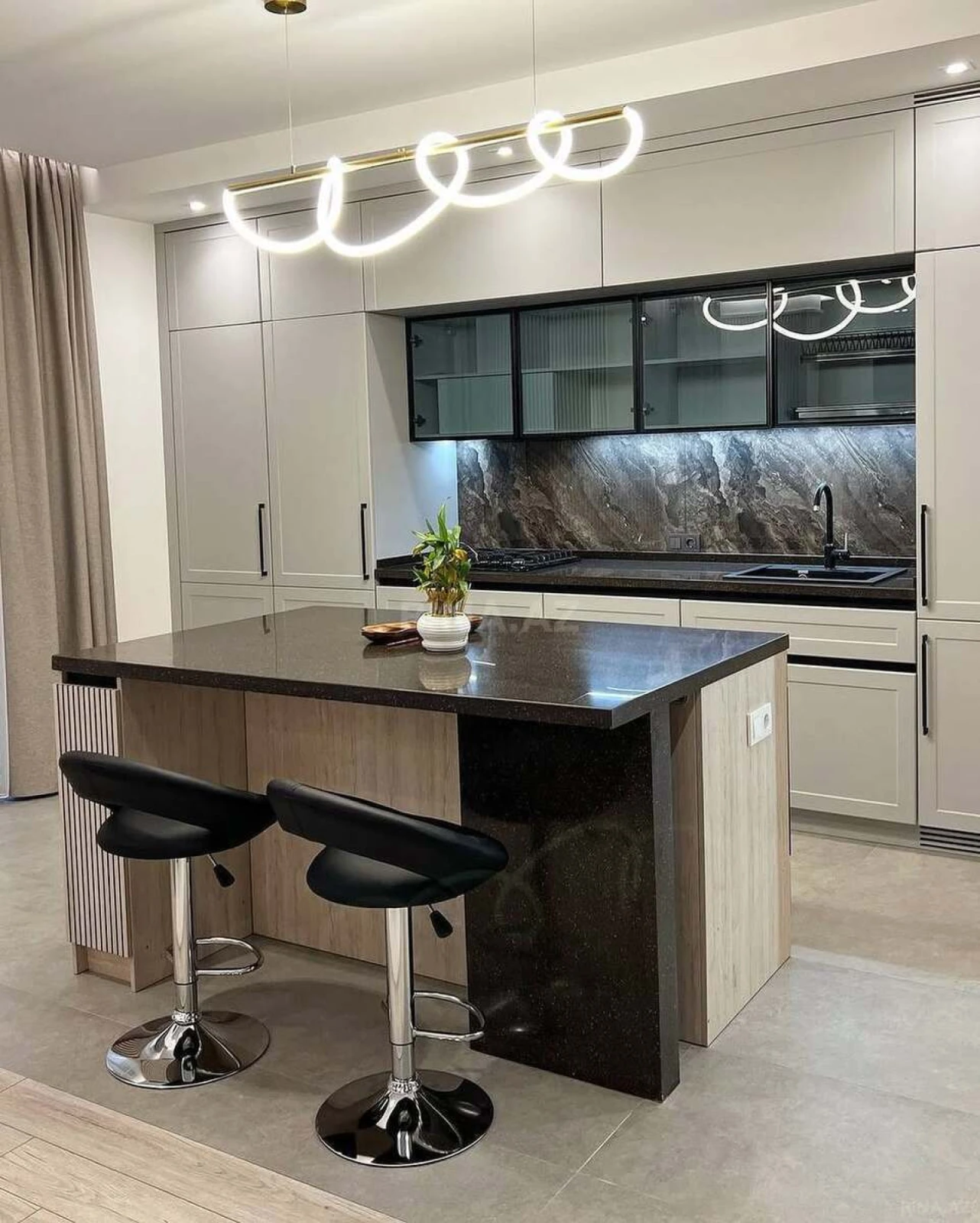 Kirayə verilir 2 otaqlı mənzil 88 m²