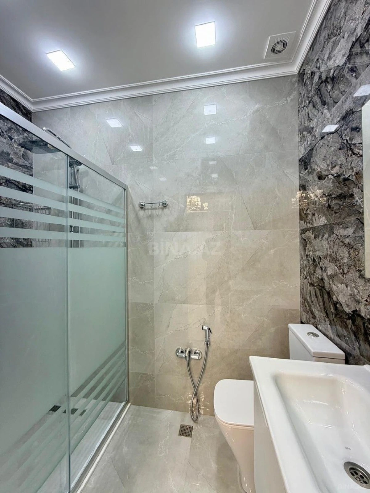 Satılır 2 otaqlı mənzil 90 m²