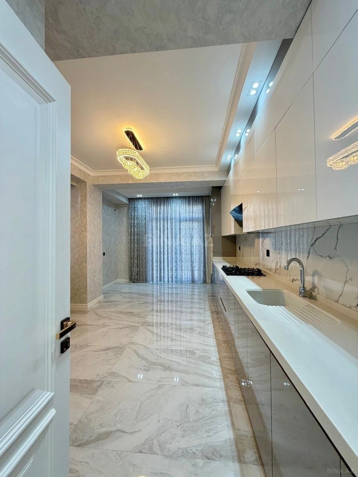 Satılır 2 otaqlı mənzil 90 m²