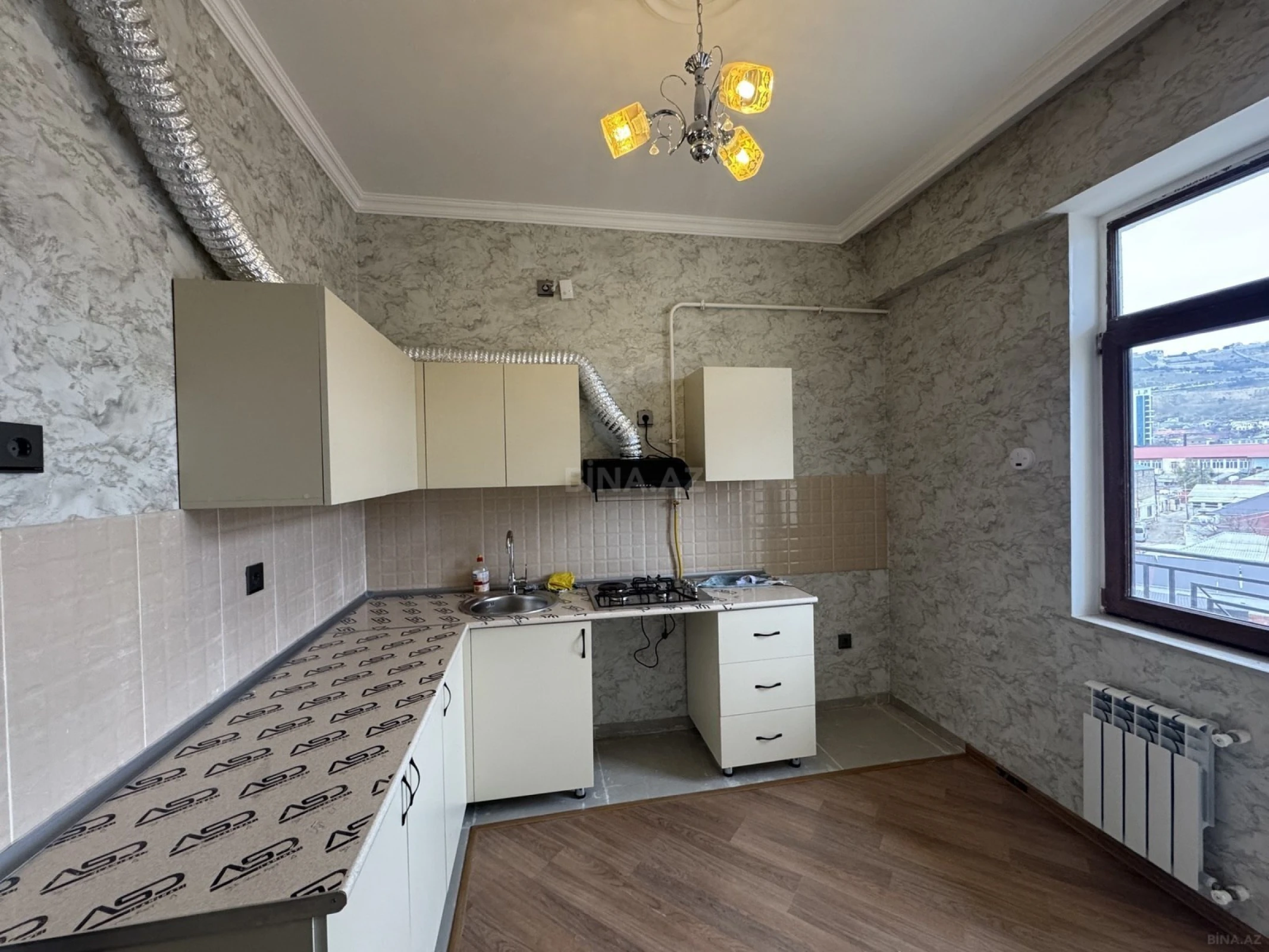 Kirayə verilir 2 otaqlı mənzil 80 m²